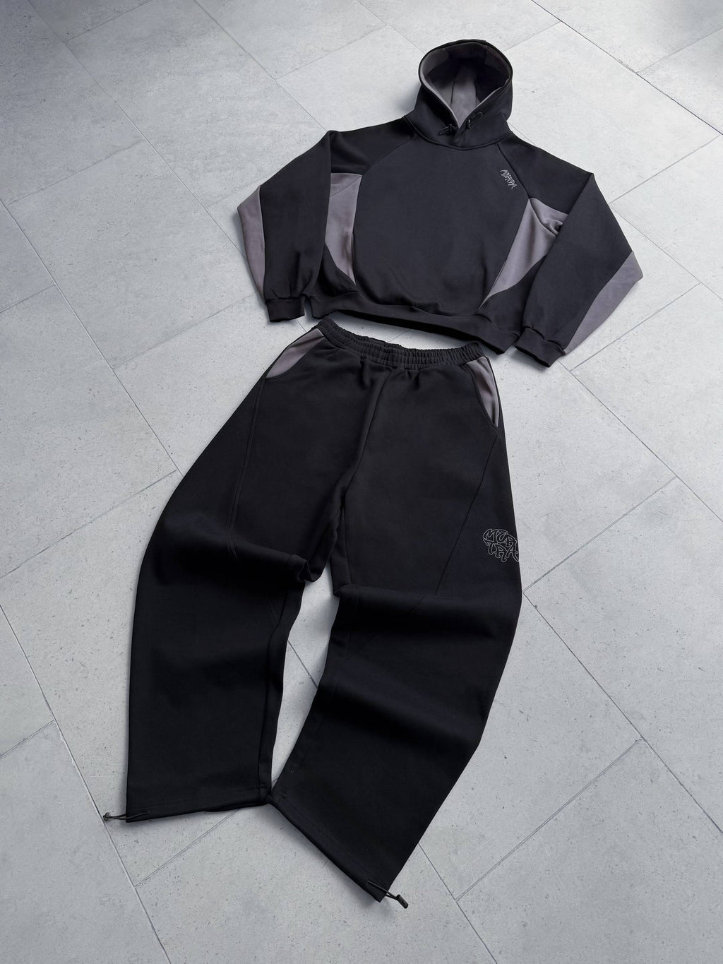 COLOR-BLOCKED ATHLETIC SET