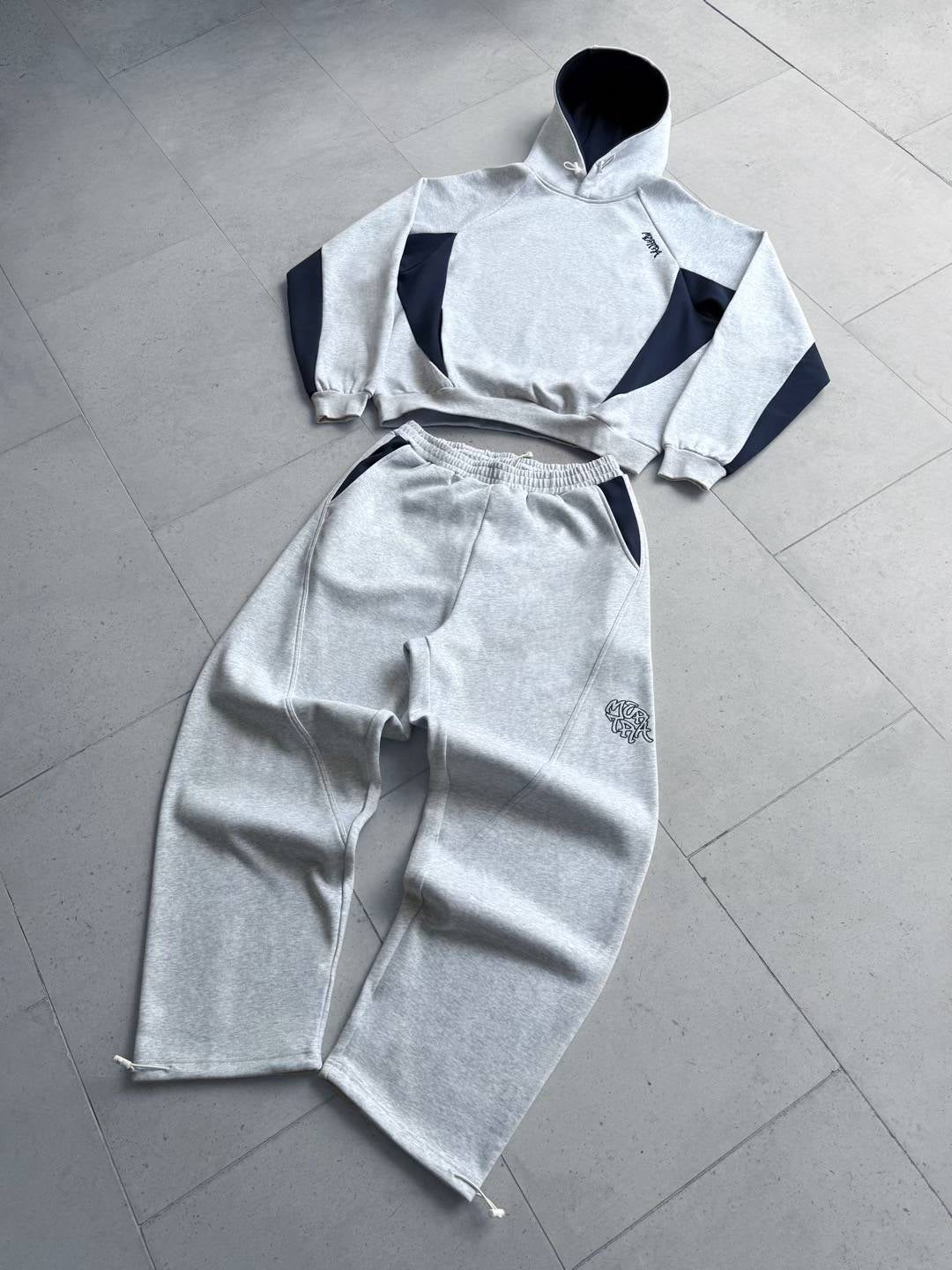 COLOR-BLOCKED ATHLETIC SET